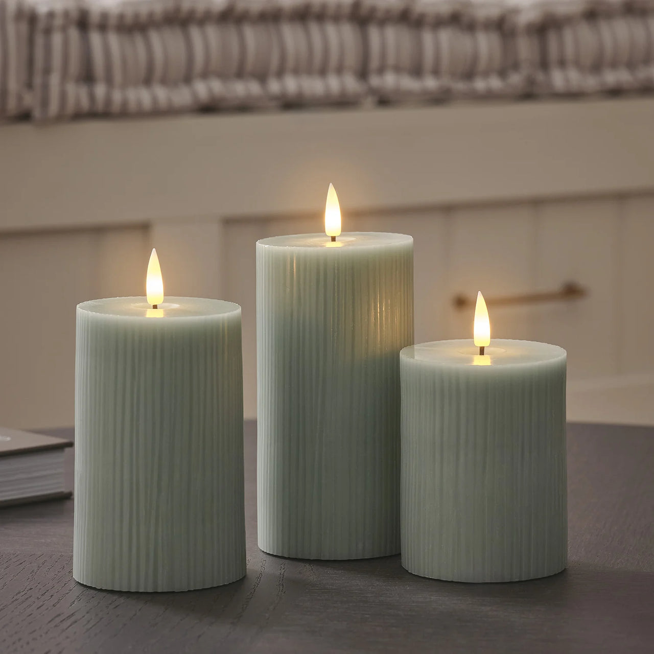 3er Set TruGlow® LED-Stumpenkerzen salbeigrün