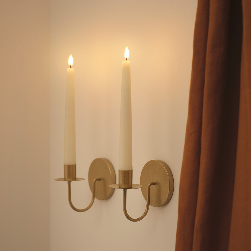 2er Set TruGlow® LED-Stabkerzen mit Wandhaltern & Fernbedienung