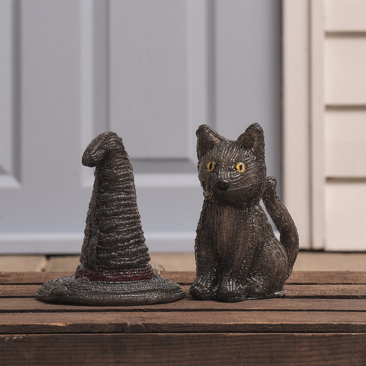 2er Set LED-Halloween-Figuren mit Timer – Hexenhut & Katze „Jet“ unbeleuchtet draußen