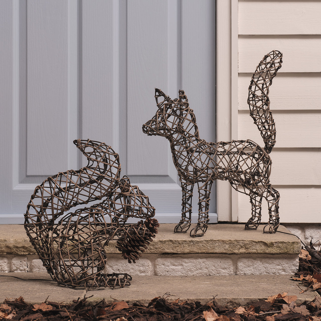 2er-Set Sherwood Rattan LED-Gartenfiguren Fuchs & Eichhörnchen mit 160 LEDs & Timer unbeleuchtet
