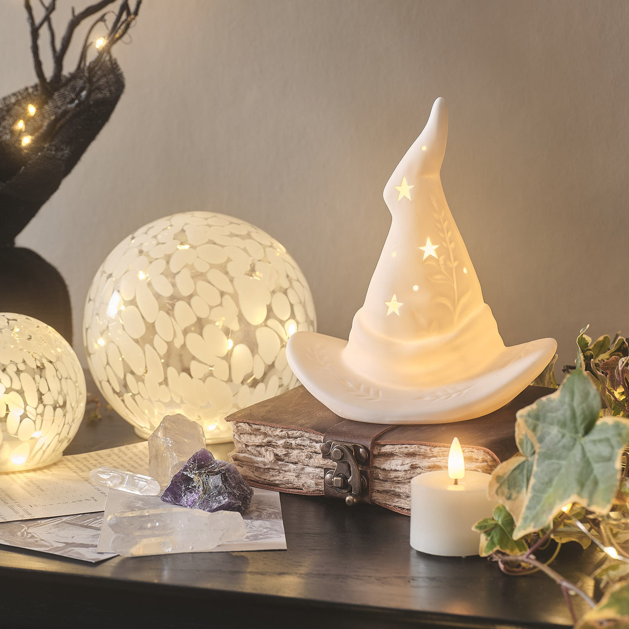 LED-Halloween-Deko aus Porzellan  Hexenhut