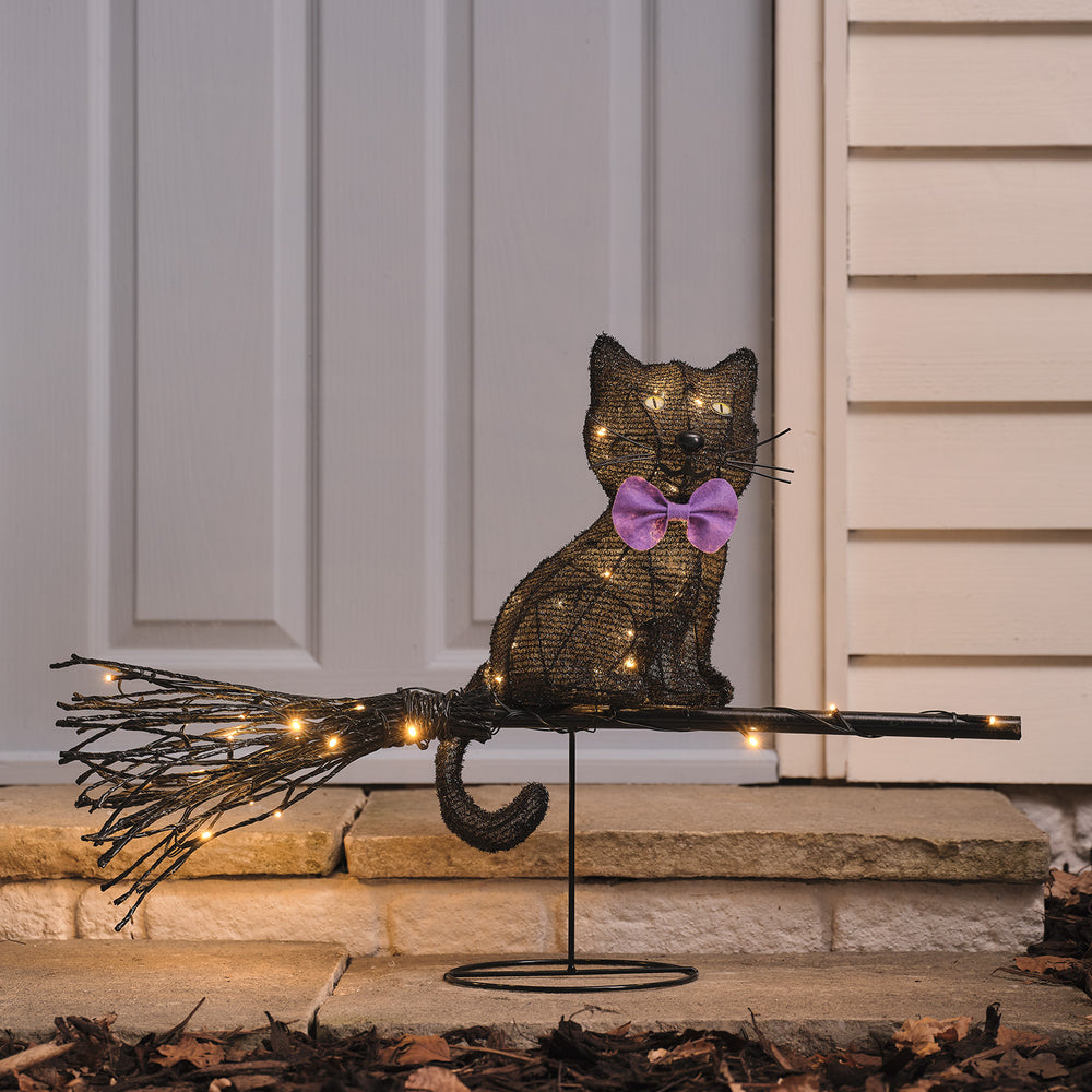 LED-Halloween-Katze auf Besen mit Timer für den Außenbereich beleuchtet am Tag
