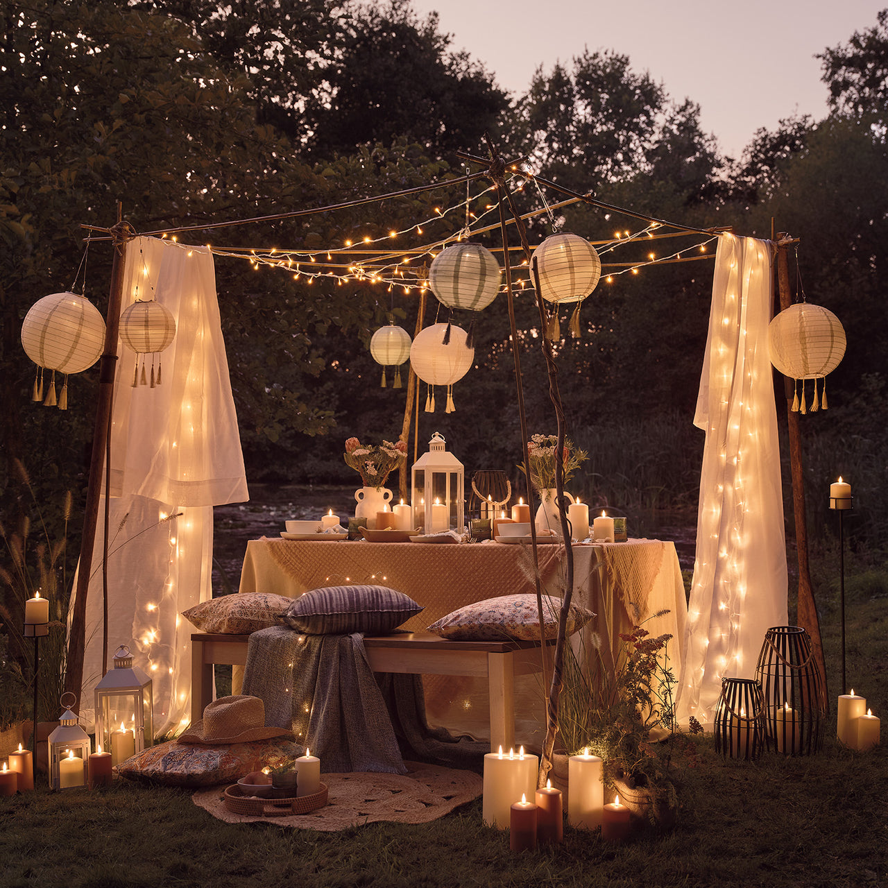 2er Set Perth Metall Laternen weiß mit TruGlow® Outdoor Kerzen mit Fernbedienung