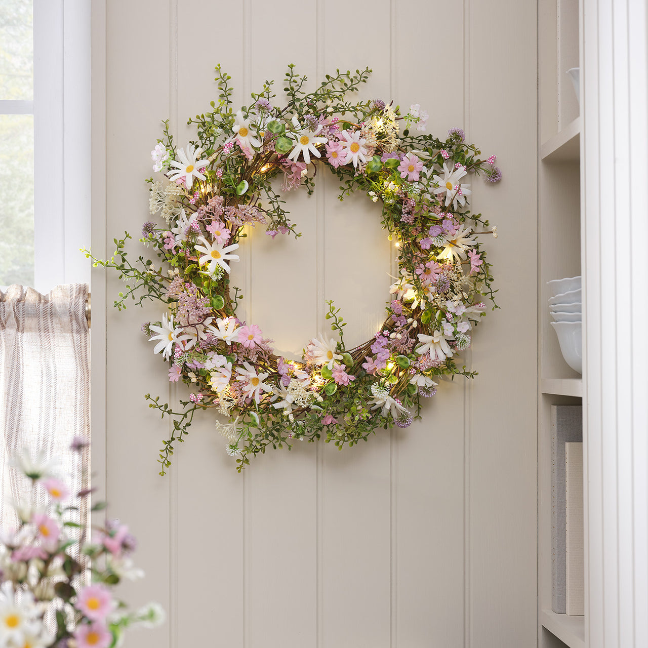 50cm LED‑Frühlingskranz mit Pastell‑Gänseblümchen