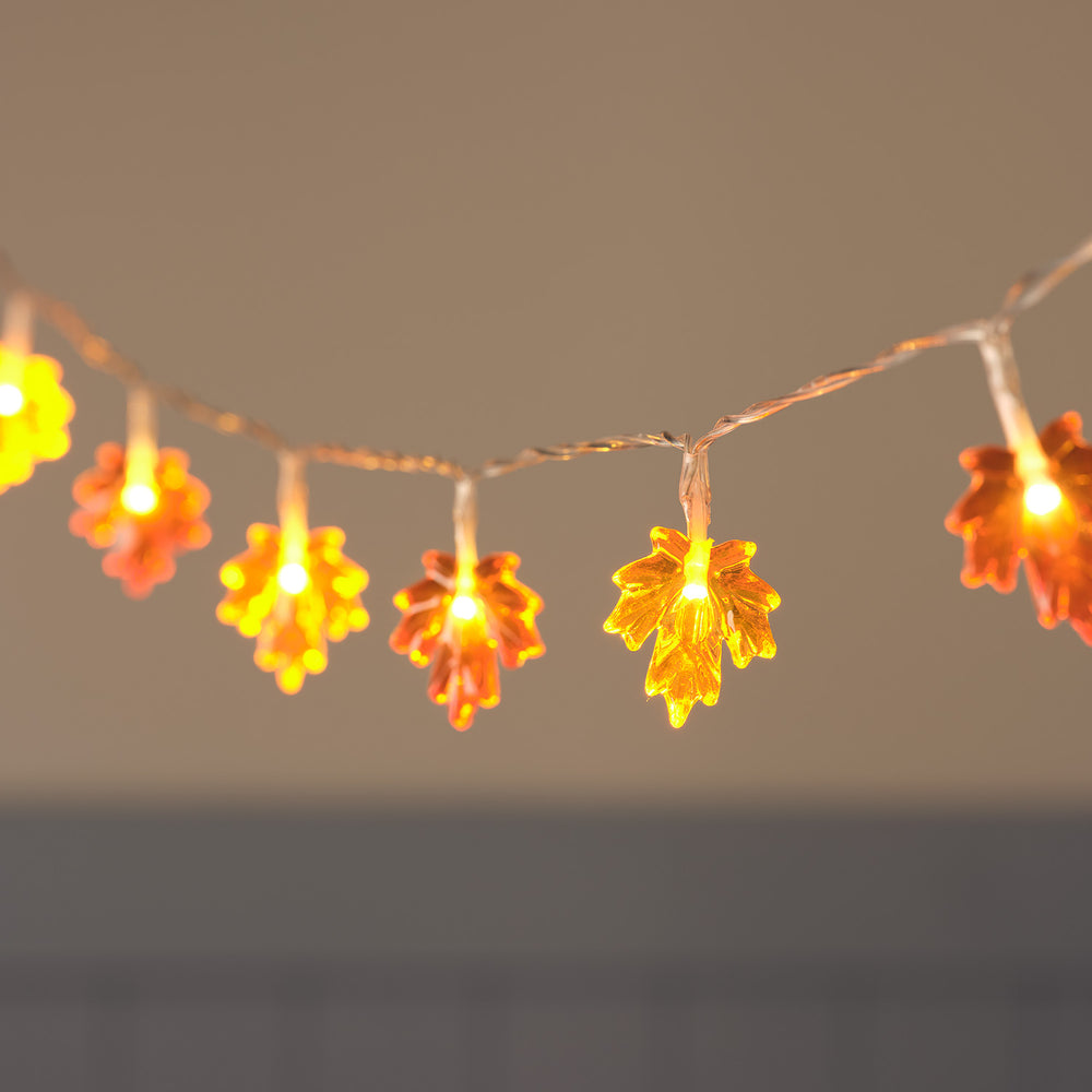 20er Ahornblatt LED-Lichterkette mit Timer Orange beleuchtet