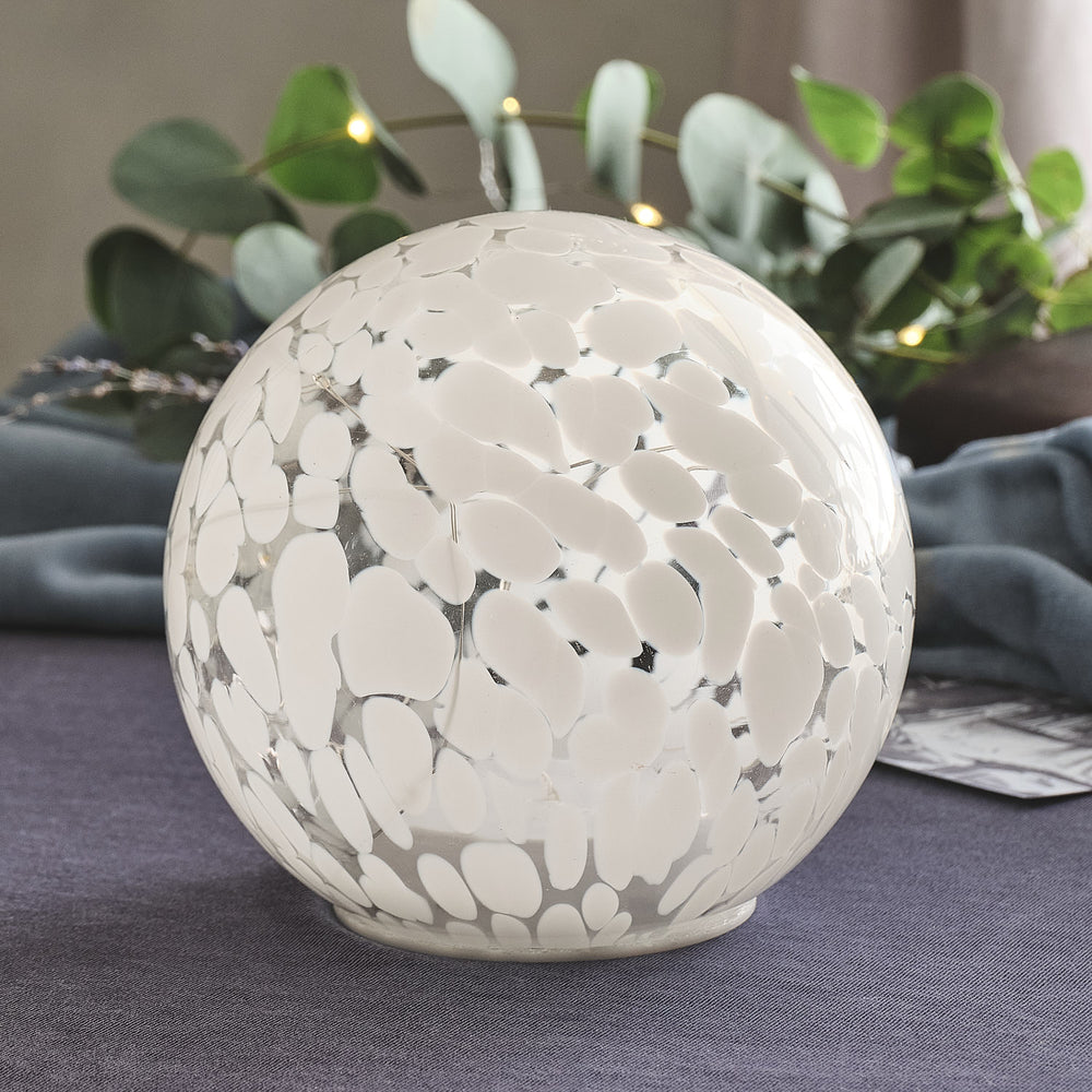 15 cm große LED-Glaskugel mit Timer aus Konfetti-Glas unbeleuchtet