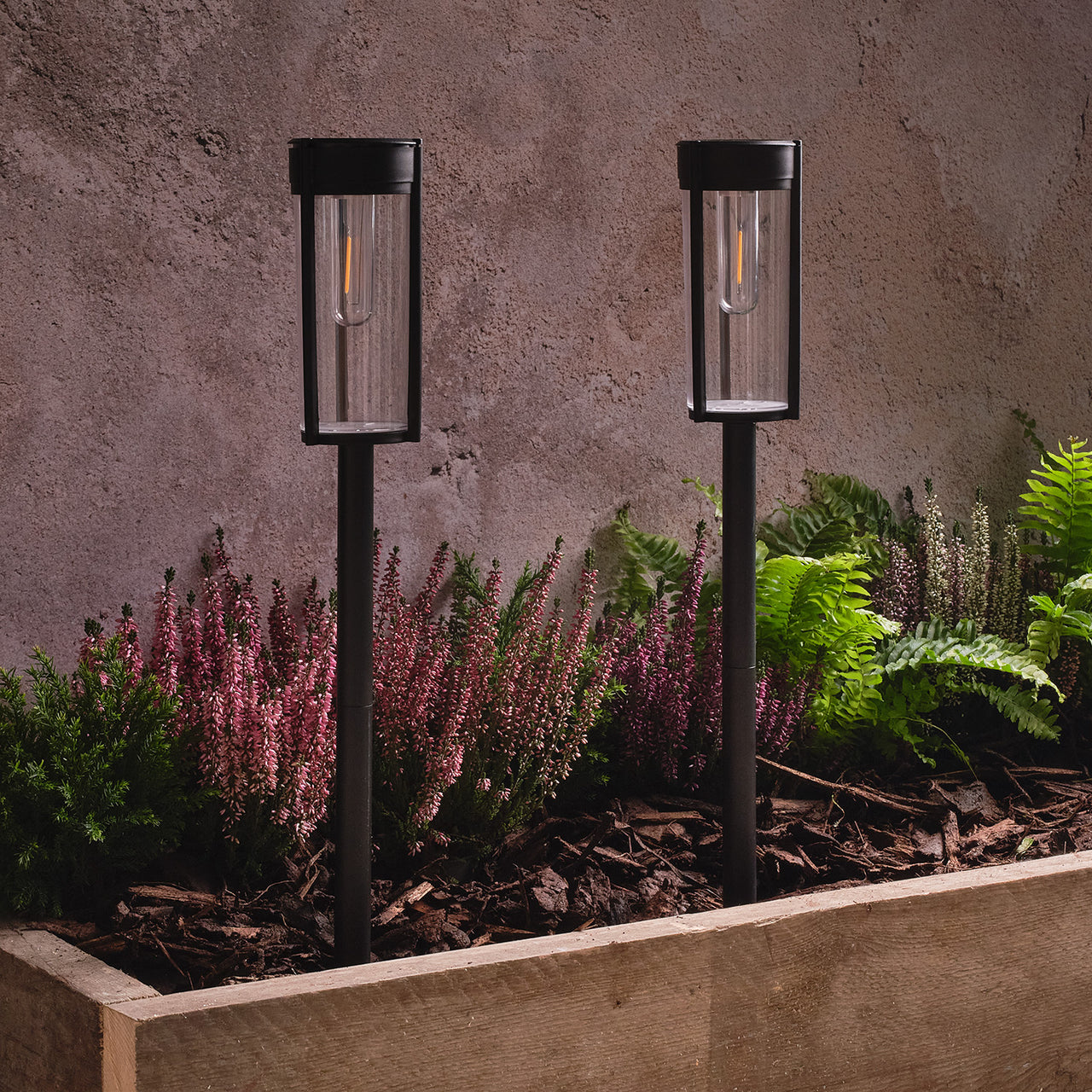 2er Set "Woburn" Solar-Erdspießleuchten mit warmweißen LEDs