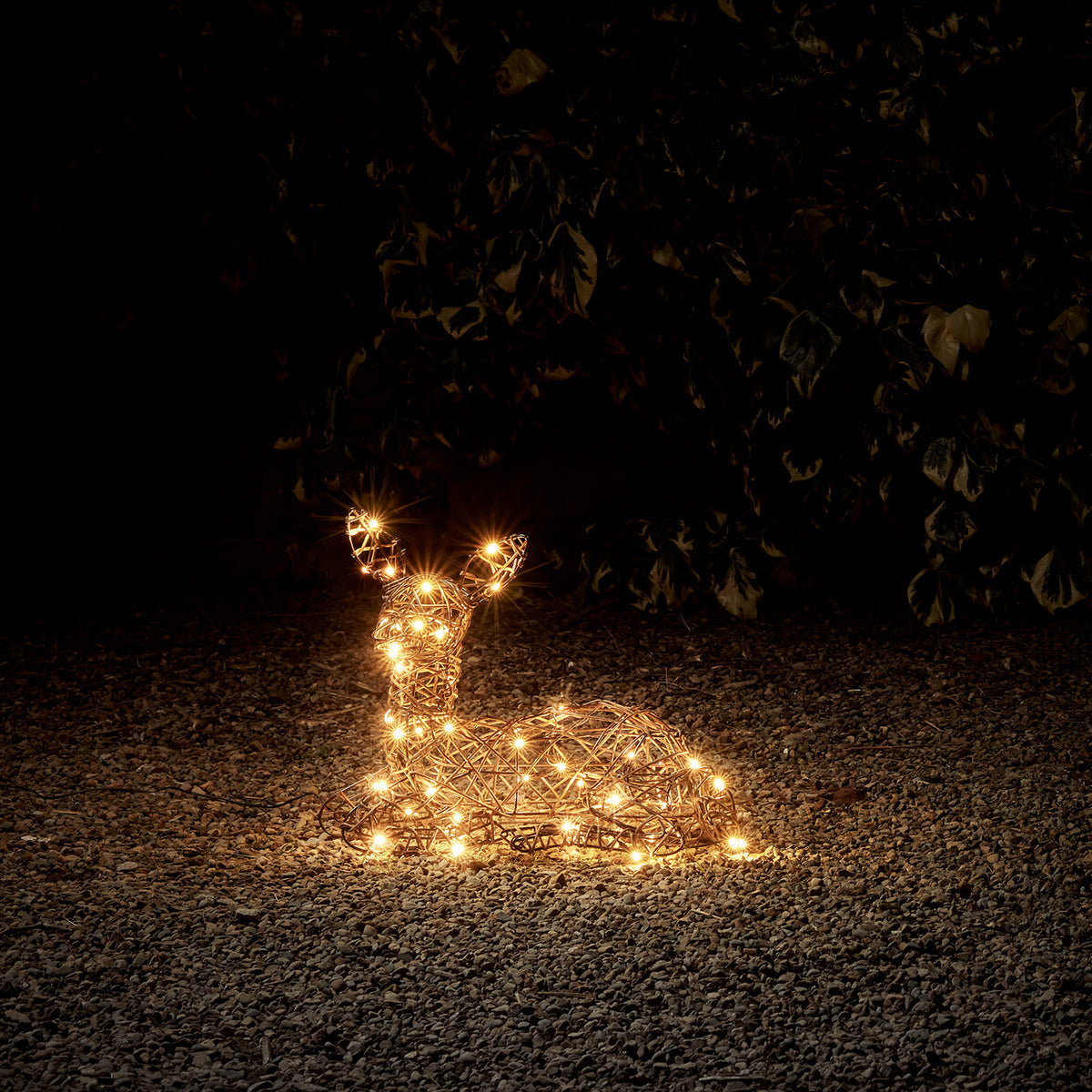 Liegendes Solar-LED-Rentier Rehkitz Studley