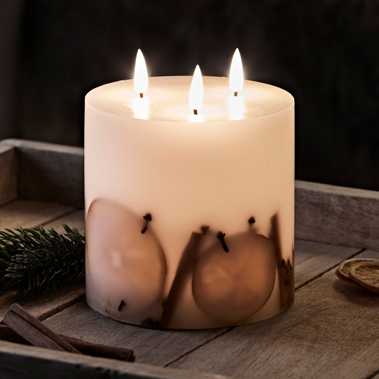 TruGlow® Winter LED Kerze Echtwachs mit 3 Dochten