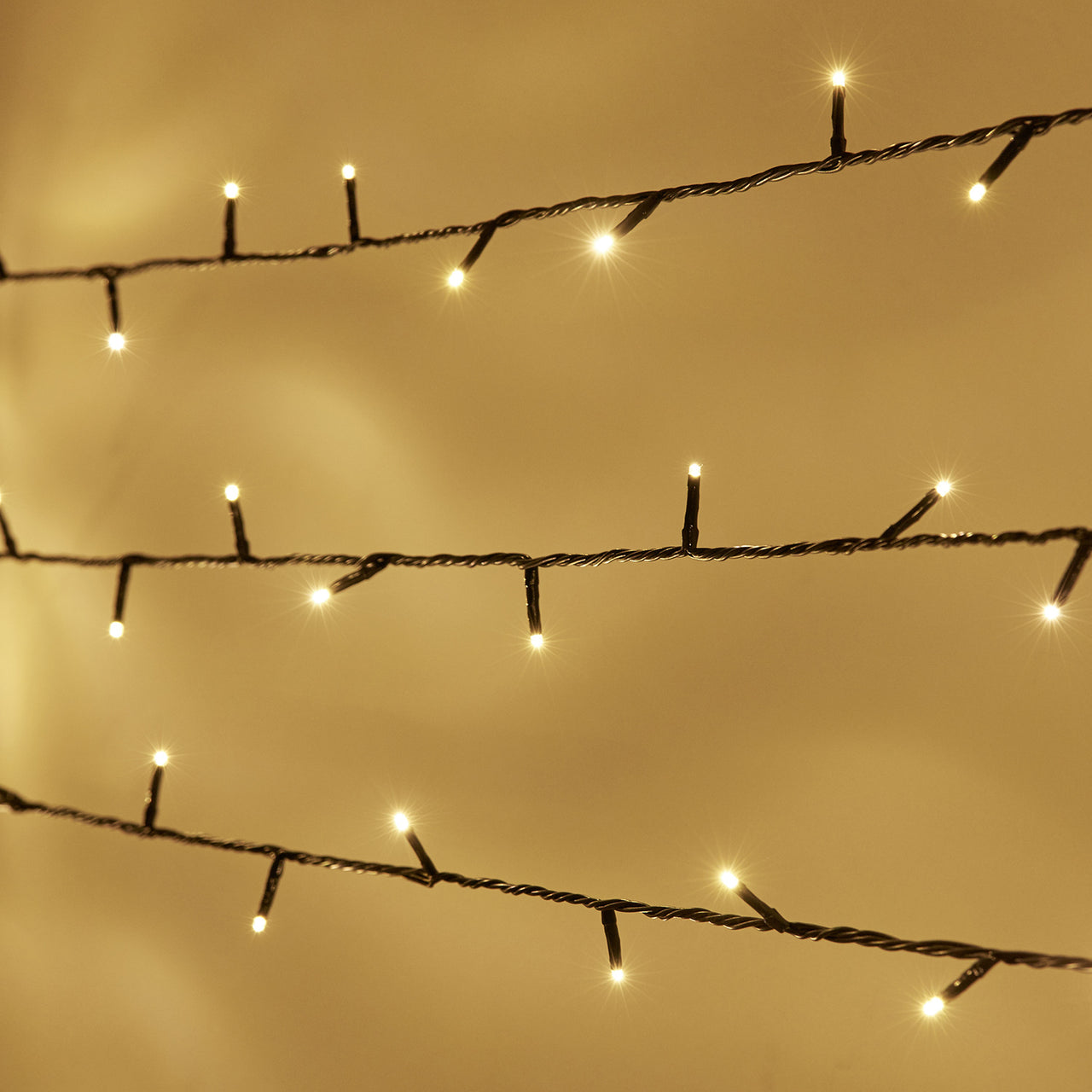 Essential Connect 50m 500er LED Lichterkette warmweiß koppelbar grünes Kabel