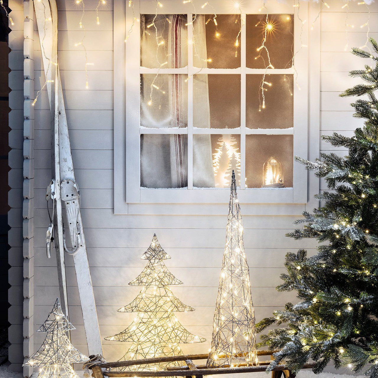 Core Connect 22m 704er LED Eiszapfen Lichterkette warmweiß koppelbar transparentes Kabel