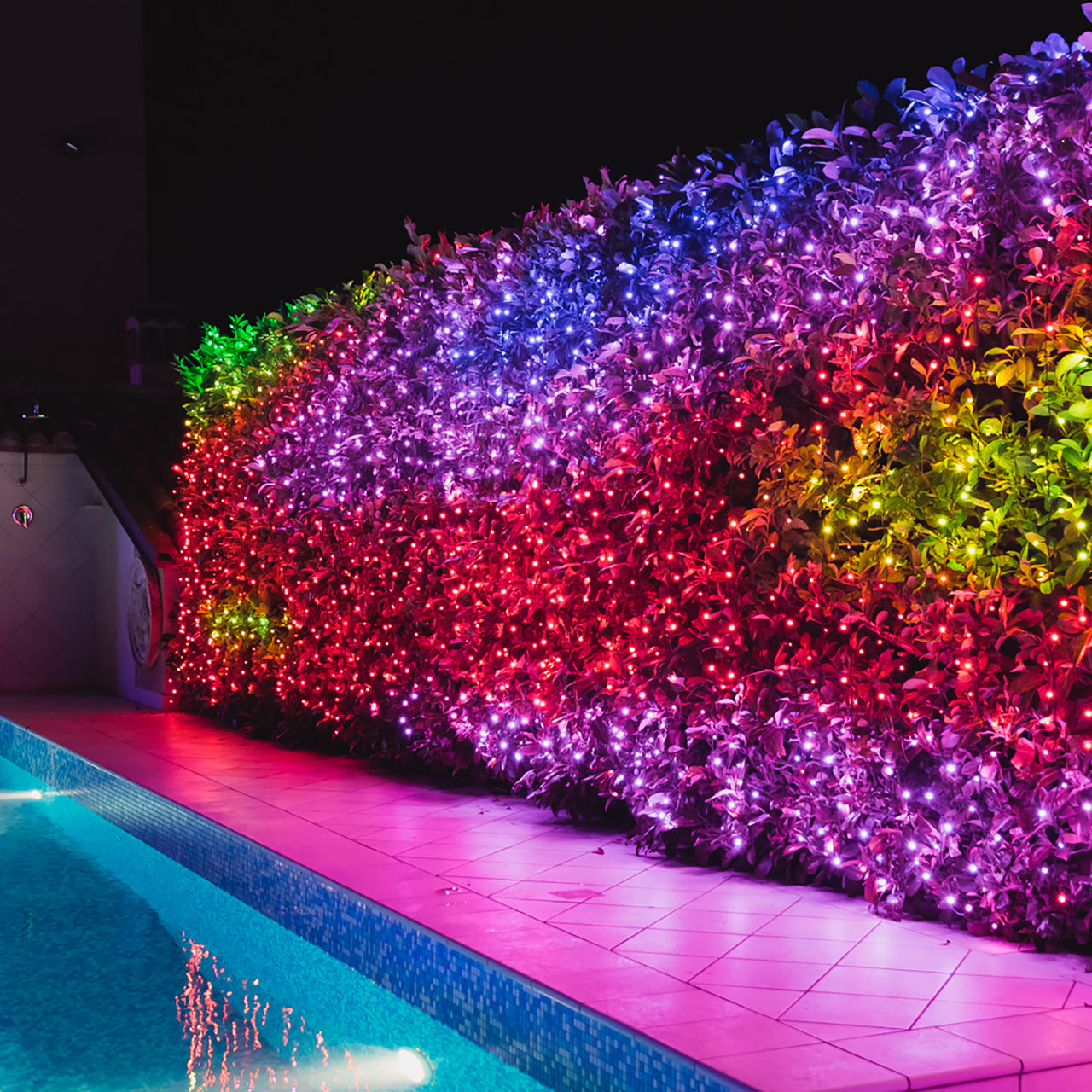 Twinkly 2,1m smarter Lichtervorhang Bunt und Weiß Edition mit 210 LEDs